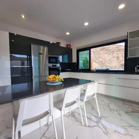 Villa De Lujo Con Piscina Climatizada